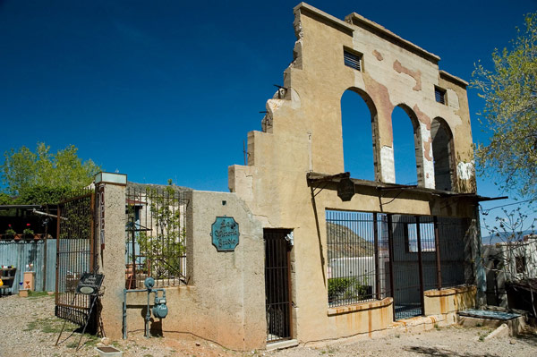 All that is left of a building is its arched façade.