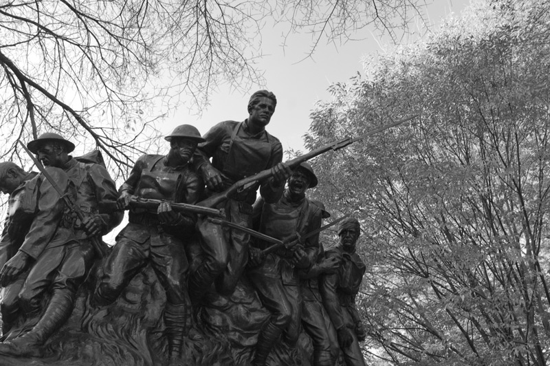 A statue group of armed WWI soldiers, one slumped over.