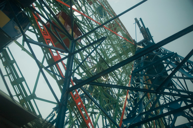 Beams and supports of an amusement park ride