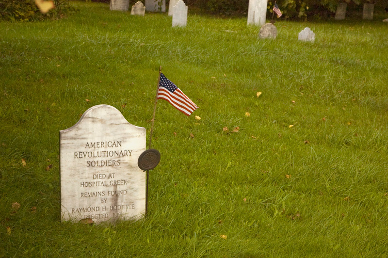 A tombstone for unnamed Revolutionary War soldiers.