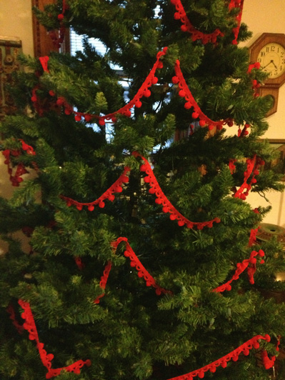 A Christmas tree, with only its garland