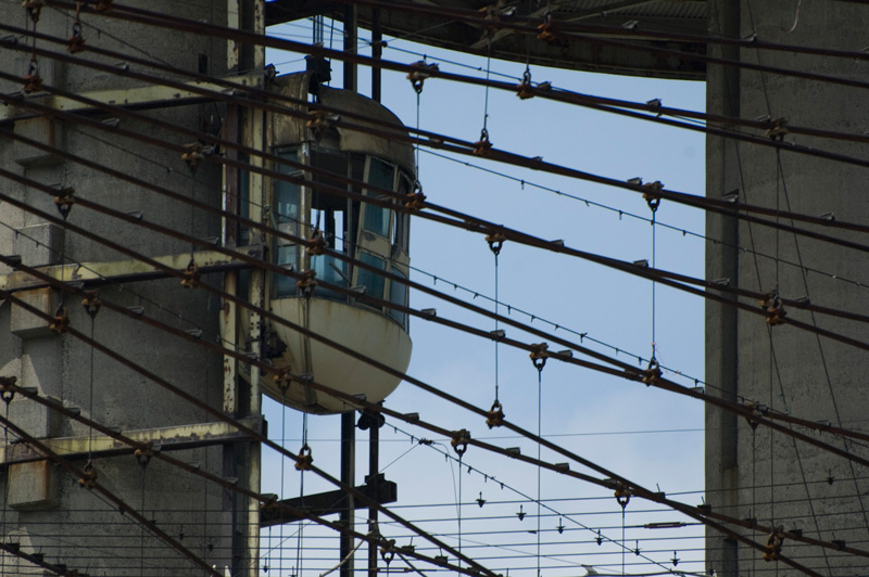 Cables running between metal columns