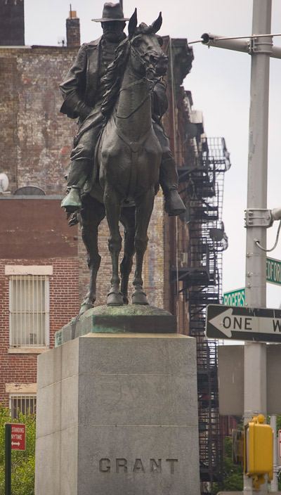 A statue of Ulysses Grant.