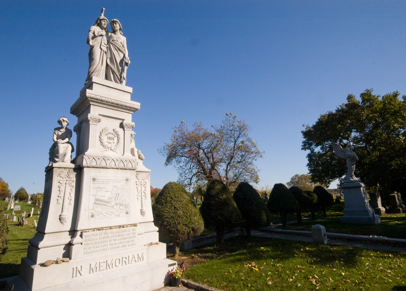 A tall memorial, to victims of the Slocum Disaster.