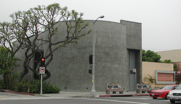 Building with
curved frontage.