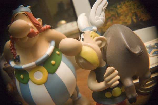 Figurines of Asterix and Obelix.