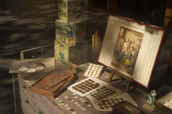 A window display with old buttons and other objects.