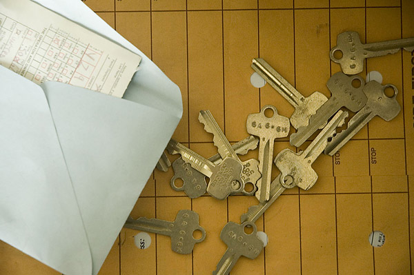 Loose keys are strewn over an inter-office envelope.